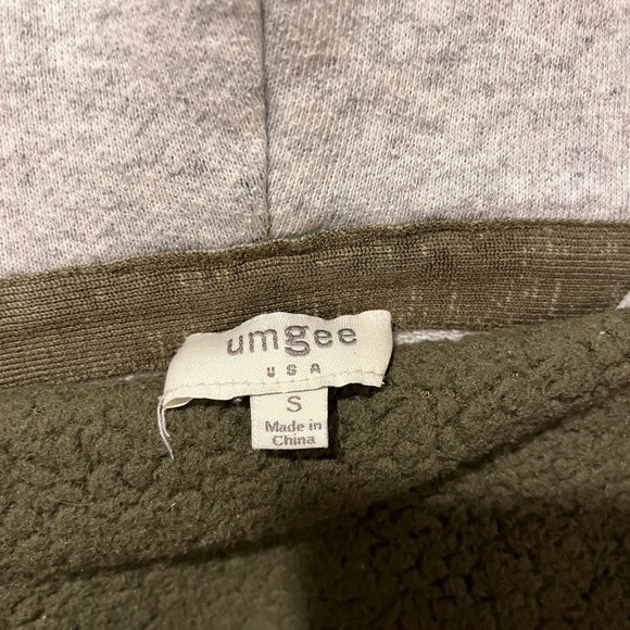 Umgee U.S.A. Women's Oversized Cropped Olive Green and Grey Hoodie, size Small - Picture 4 of 4